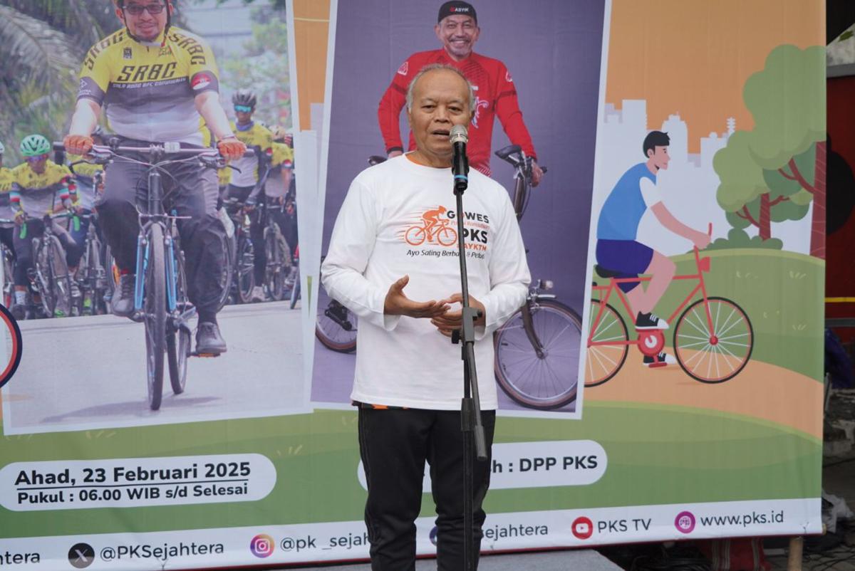 Hidayat-Nur-Wahid-saat-melepas.jpg