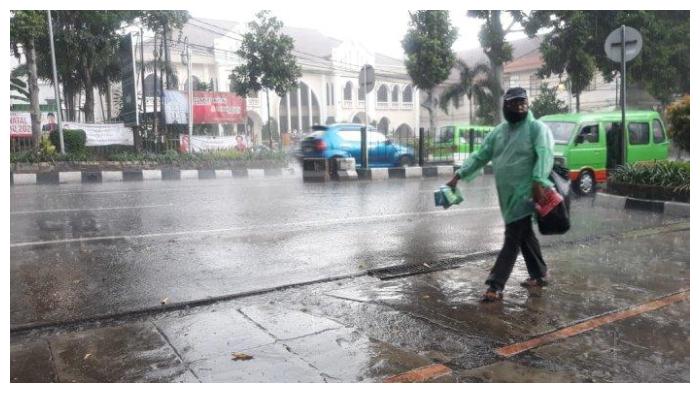 Peringatan Dini Hujan di Indonesia Senin, 15 Desember 2025: Lampung Waspada, Jawa Timur Siaga