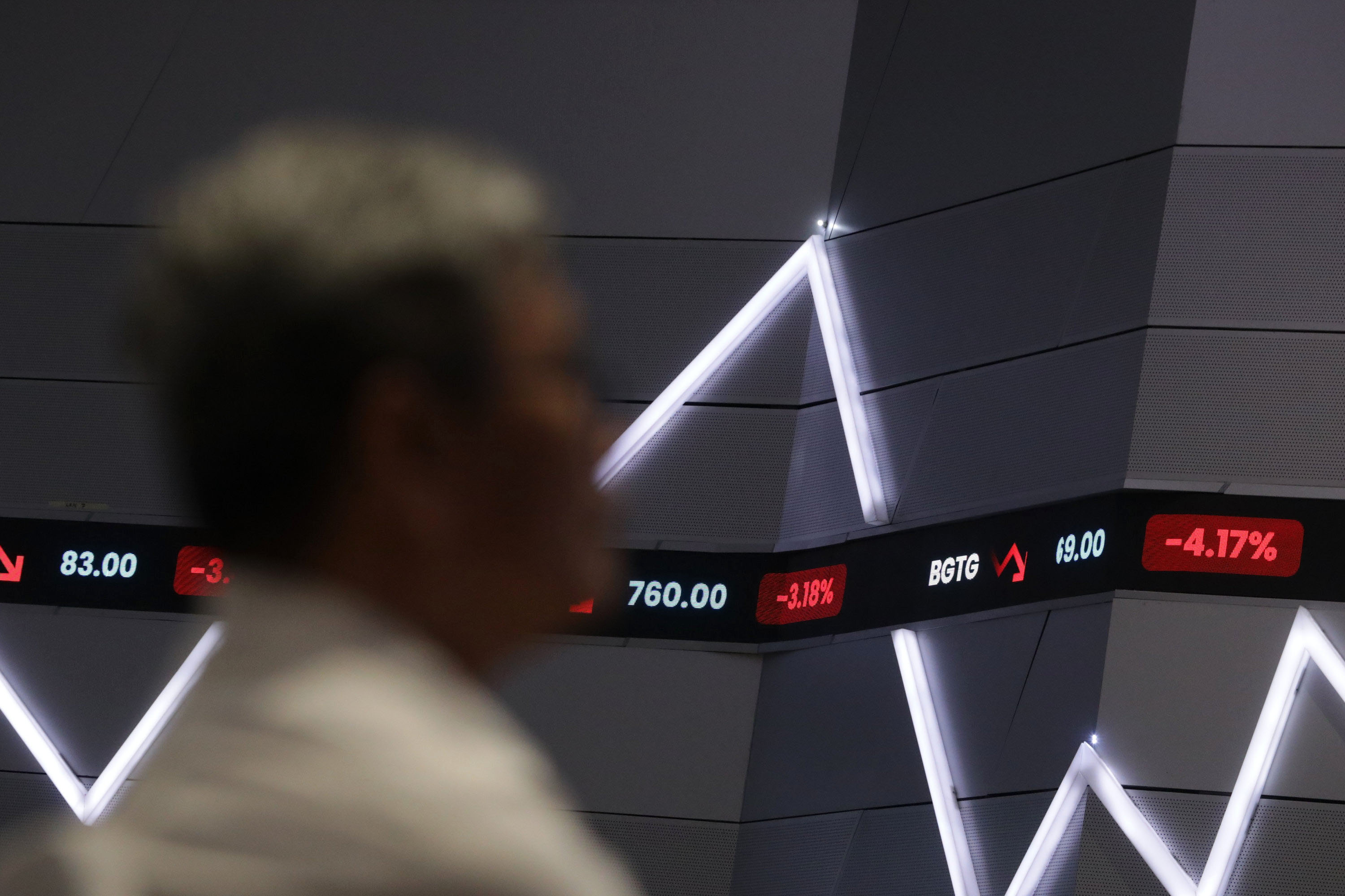 IHSG-Anjlok-dan-Sempat-Trading-Halt_20250318_162827.jpg