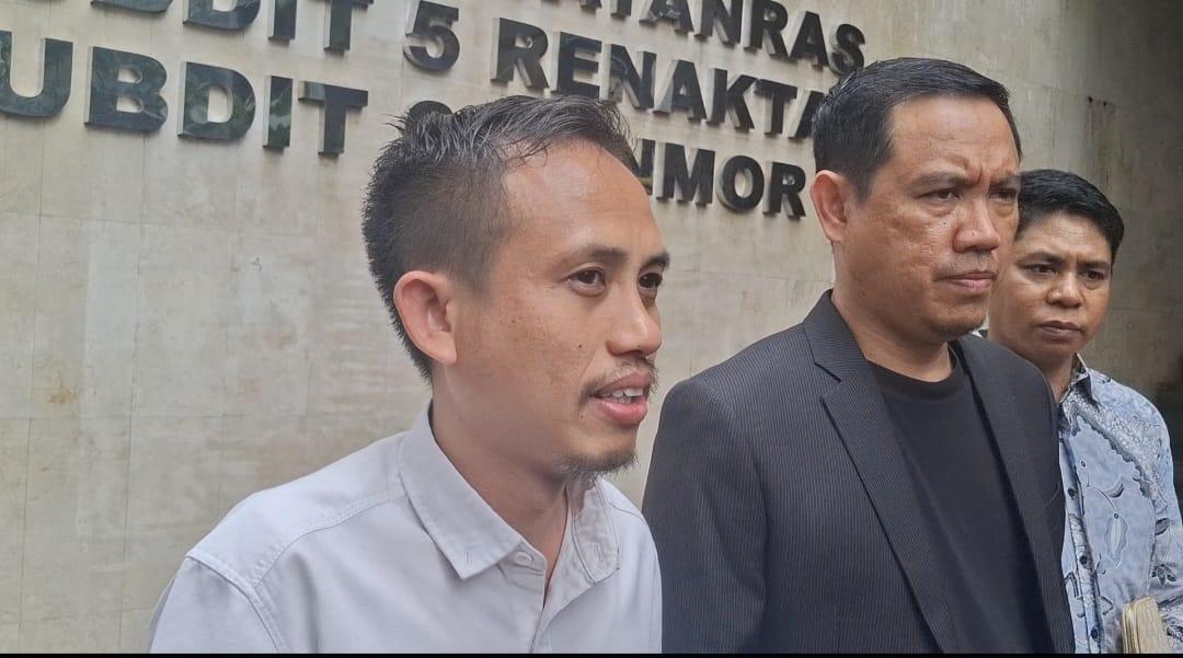 IJAZAH-JOKOWI-Ketua-Umum-Pemuda-Patriot-Nusantara-Andi-Kurniawan-diperiksa.jpg