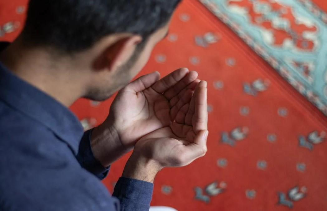 ILUSTRASI-BERDOA-baca-niat-puasa-ramadhan.jpg