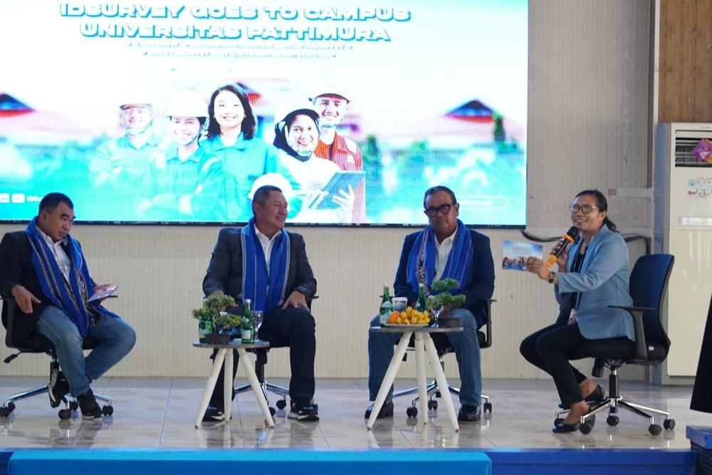 IDSurvey Serahkan Beasiswa dan Kolaborasi Pengembangan Talenta Muda di Universitas Pattimura Ambon