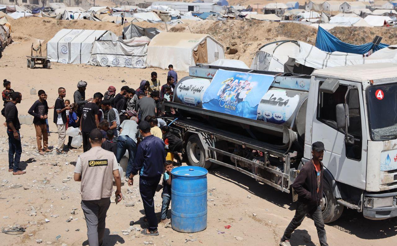 INH-salurkan-bantuan-air-bersih-ke-Kamp-Al-Shati-Gaza-Utara-Palestina.jpg