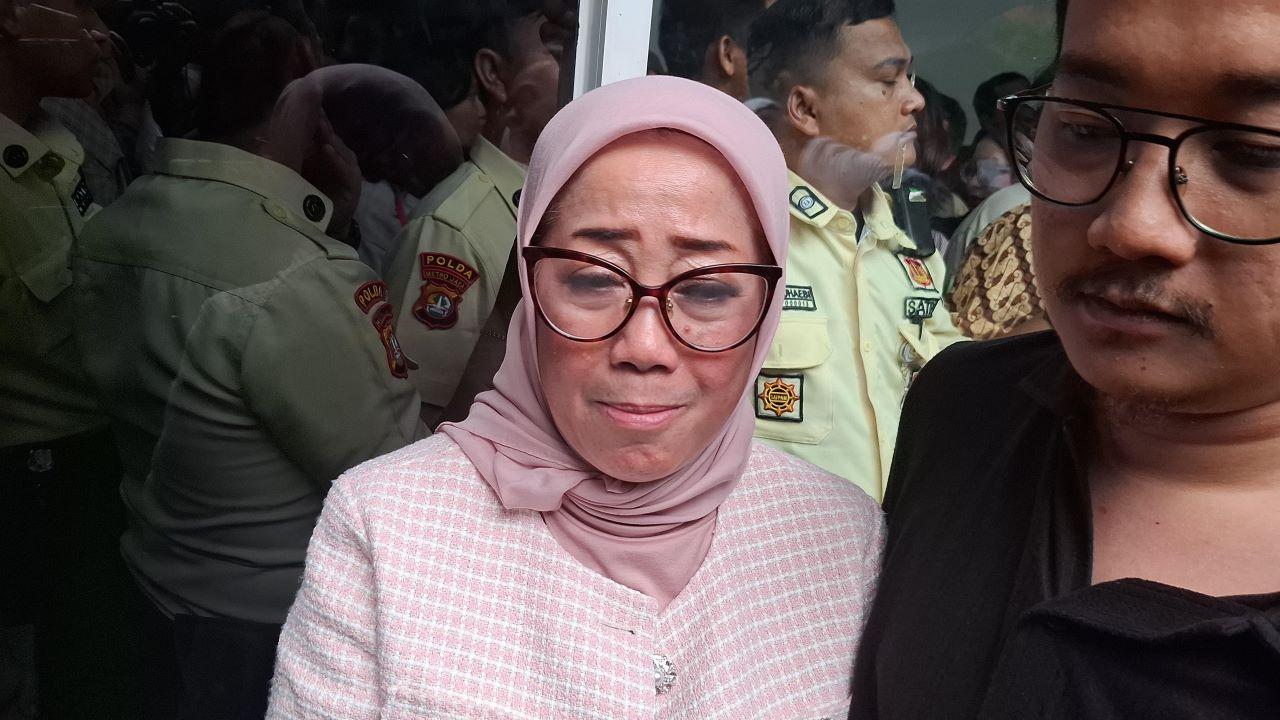 Tangis Haru Ibunda Usai Delpedro Divonis Bebas: Hadiah Doa untuk Lanjutkan Tesis S2