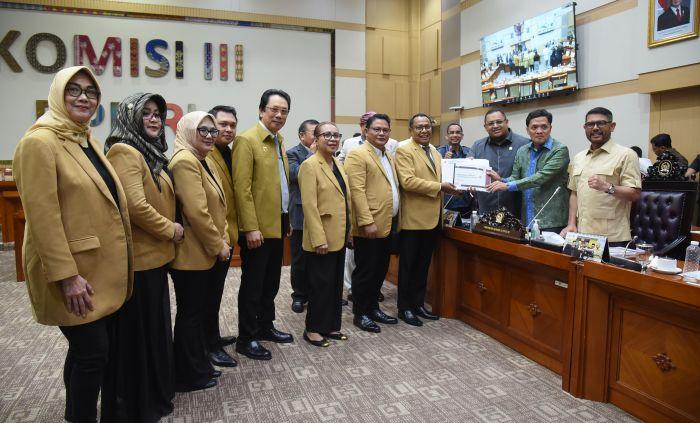 RDPU dengan Komisi III DPR, Ikadin Bahas 20 Isu Terkait Penyusunan RUU KUHAP