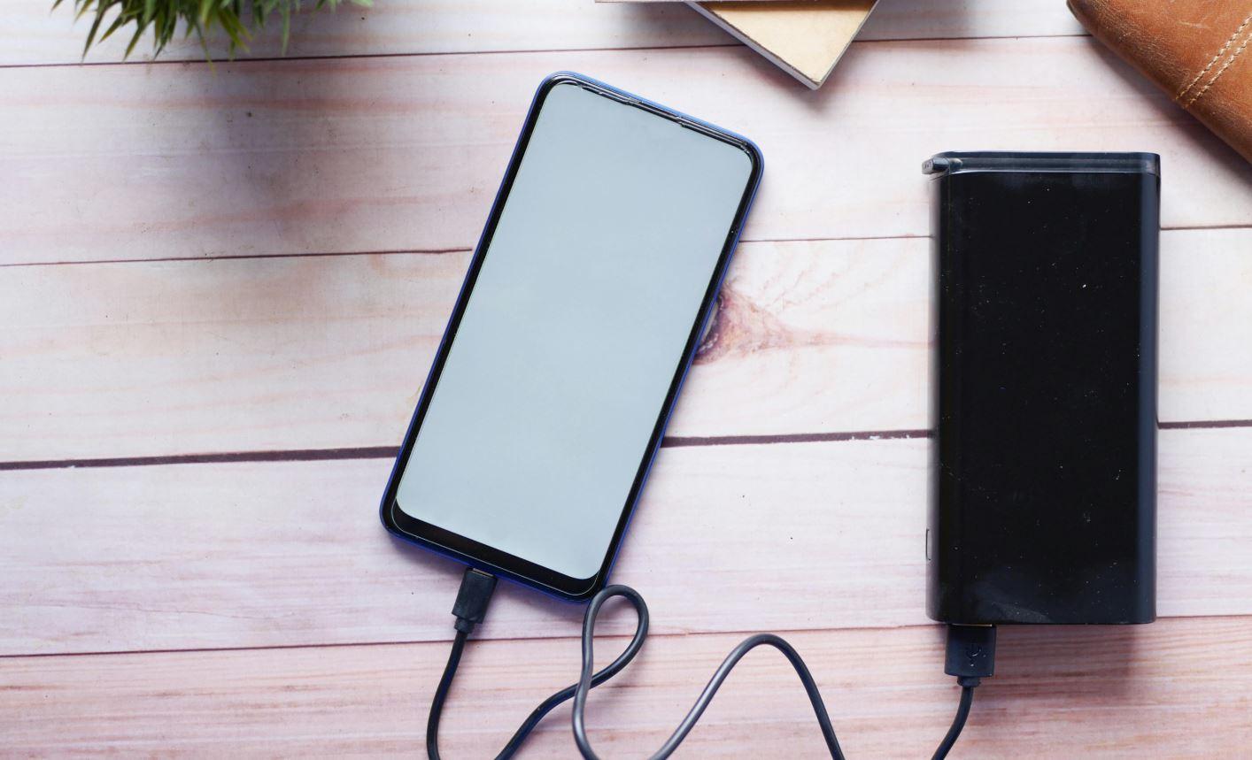 Ilustrasi-power-bank-powerbank-diun.jpg