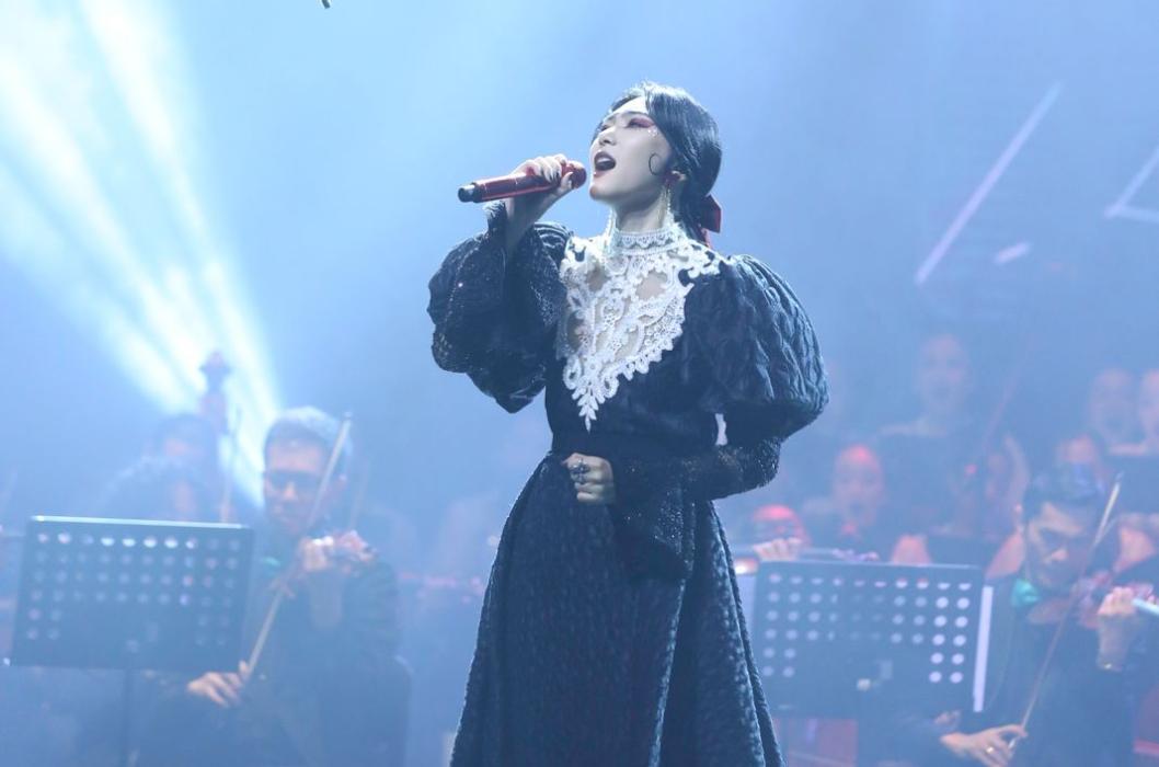 Isyana-Sarasvati-di-konser-Simvoni-untuk-Bangsa.jpg