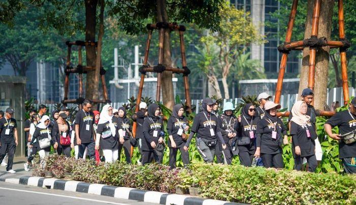 JALAN-SEHAT-Warga-kelurahan-Senayan-Jakarta.jpg
