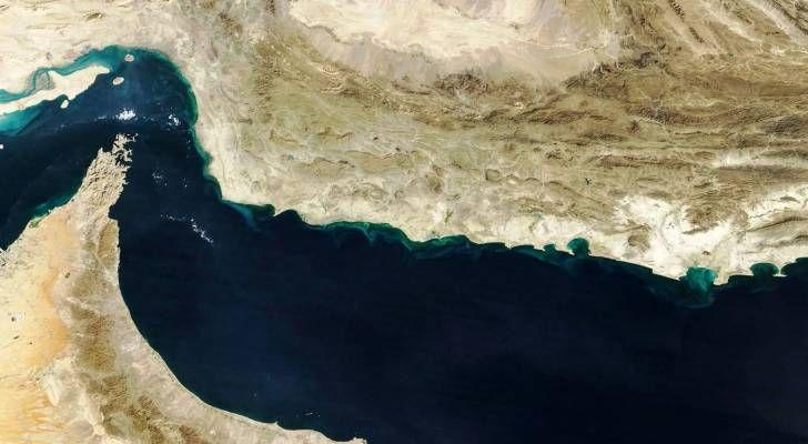 JALUR-VITAL-Pemandangan-udara-Selat-Hormuz.jpg