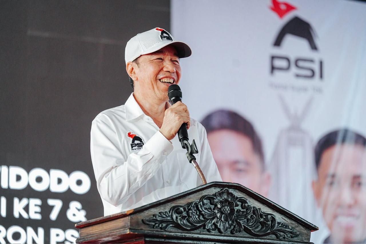 JOKOWI BLUSUKAN - Presiden Ketujuh Indonesia Joko Widodo saat berbicara dalam Rapat Koordinasi Daerah (Rakorda) DPD PSI Tulang Bawang, Lampung, Jumat (26/6/2026). Mahfud mengatakan jika Jokowi tidak hadir sidang, maka tanggung jawab atau konsistensinya selama ini dapat dipertanyakan.
