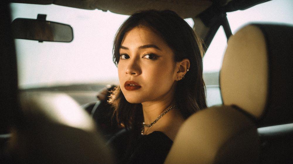 Single 'Sorry I Phone You', Tentang Rasa Bersalah dan Penyesalan Jasmine Nadya