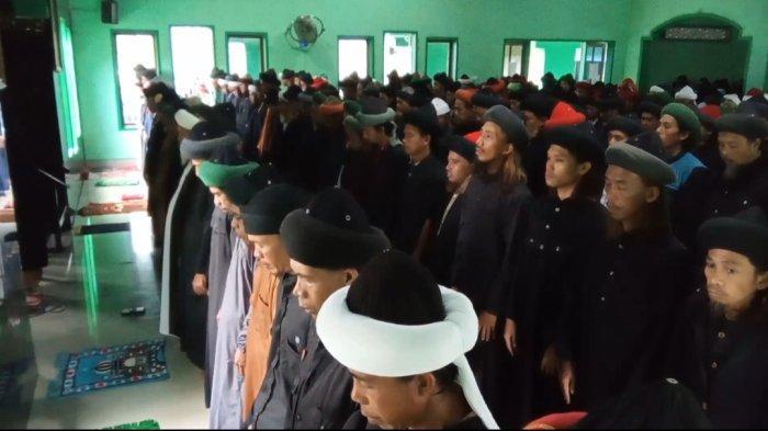 Jemaah-An-Nadzir-Gowa-lebaran-Idul-Fitri.jpg