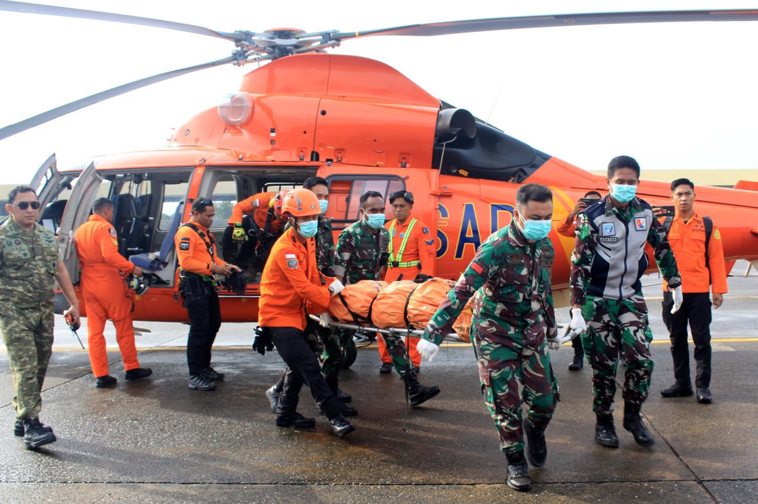 Jenazah-Korban-Jatuhnya-Pesawat-ATR-42-500-Berhasil-Dievakuasi_20260121_140832.jpg