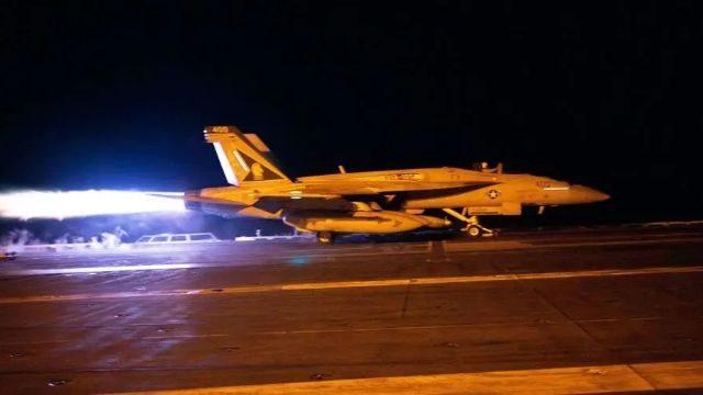 Jet-Tempur-F-15-milik-pasukan-Amerika-Serikat-lepas-landas.jpg