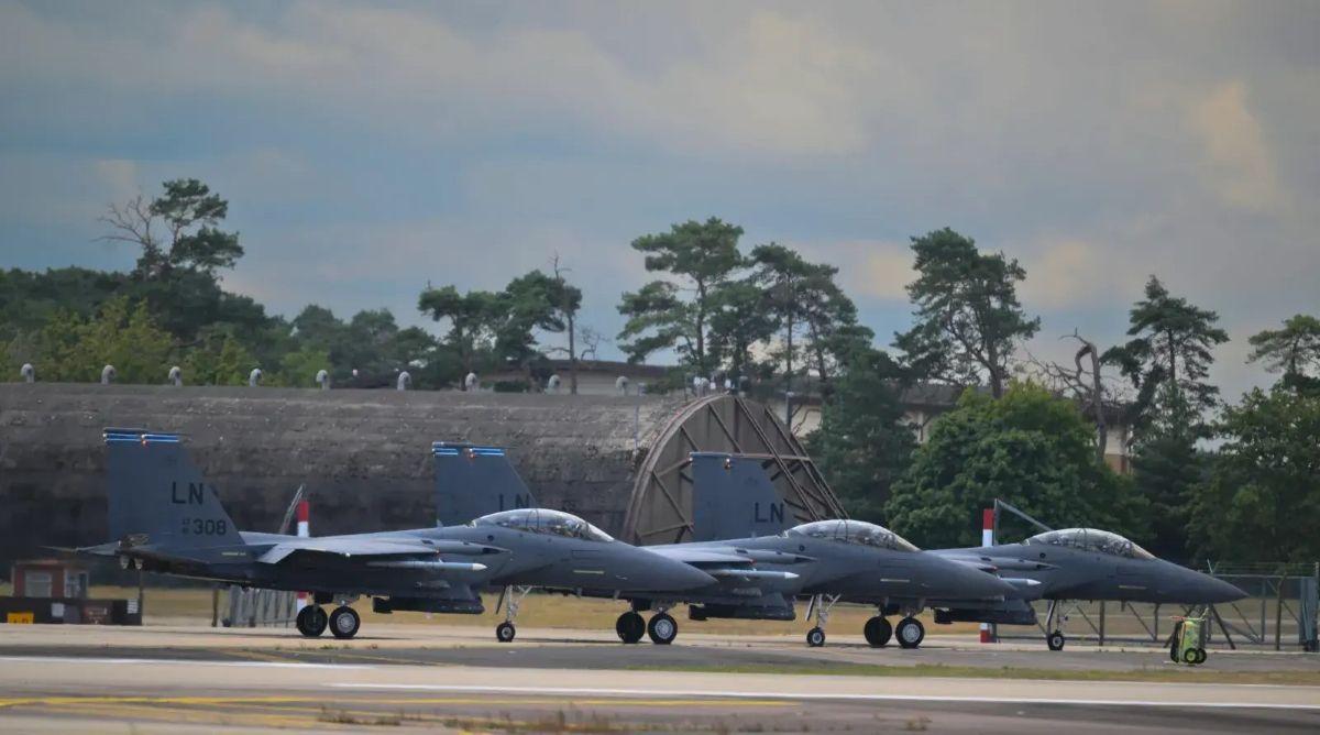 Jet-Tempur-F-15E-Strike-Eagle-milik-Angkatan-Udara-Amerika.jpg
