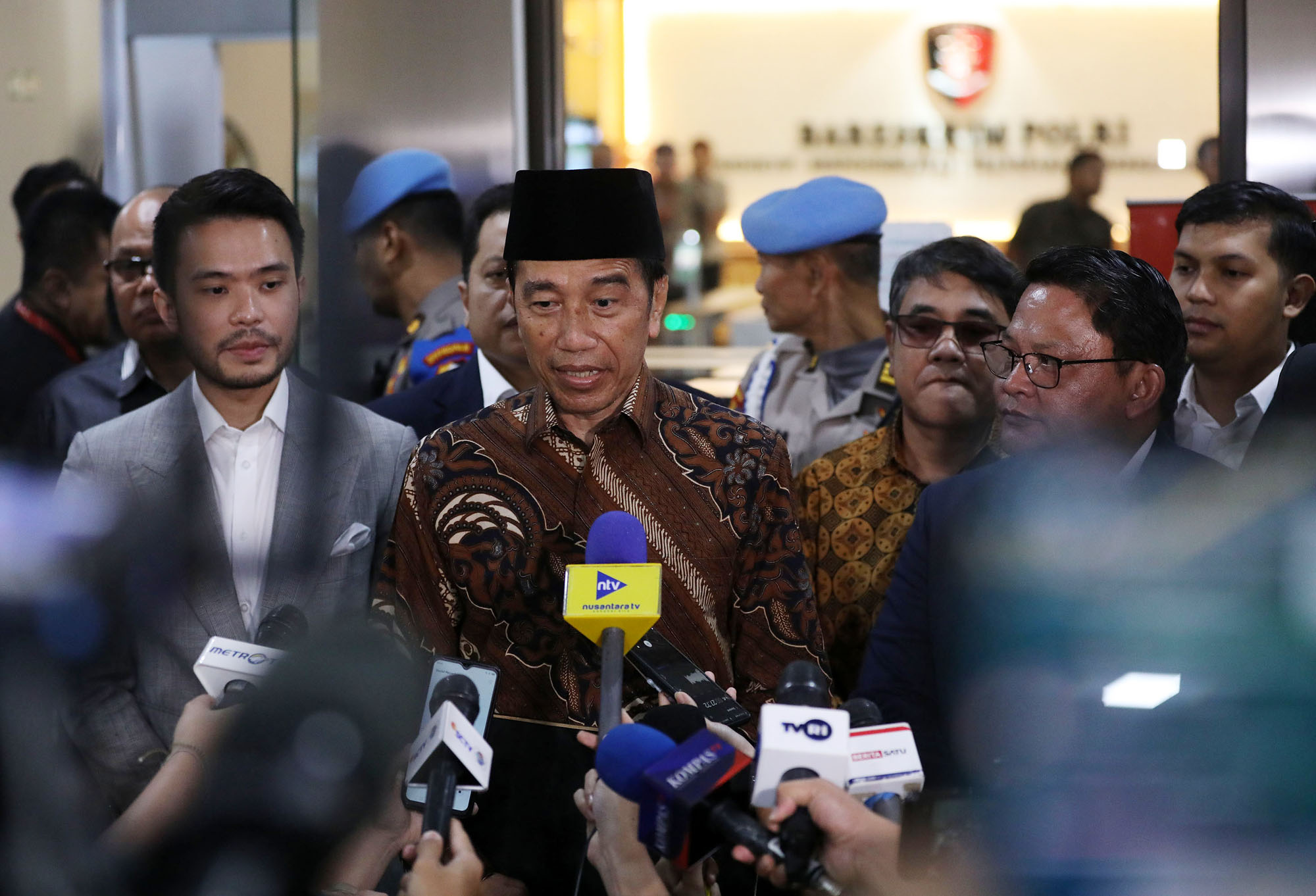 Jokowi-Penuhi-Panggilan-Bareskrim-Polri_20250520_145900.jpg