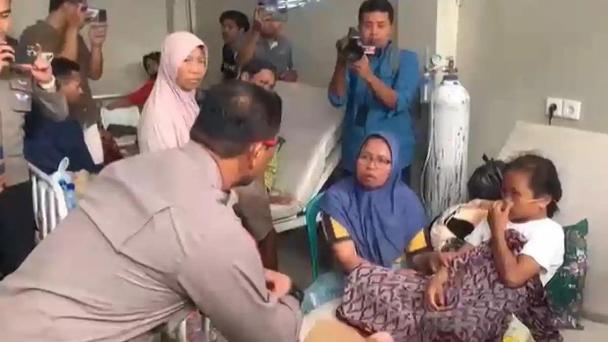 KASUS MBG - Sejumlah siswa SDN Beber, Lombok Tengah diduga keracunan MBG mendapatkan perawatan medis didampingi pihak keluarga, Jumat (11/9/2026). Keluhan atau gejala mulai dirasakan oleh para penerima manfaat satu jam setelah makanan mulai dikonsumsi.