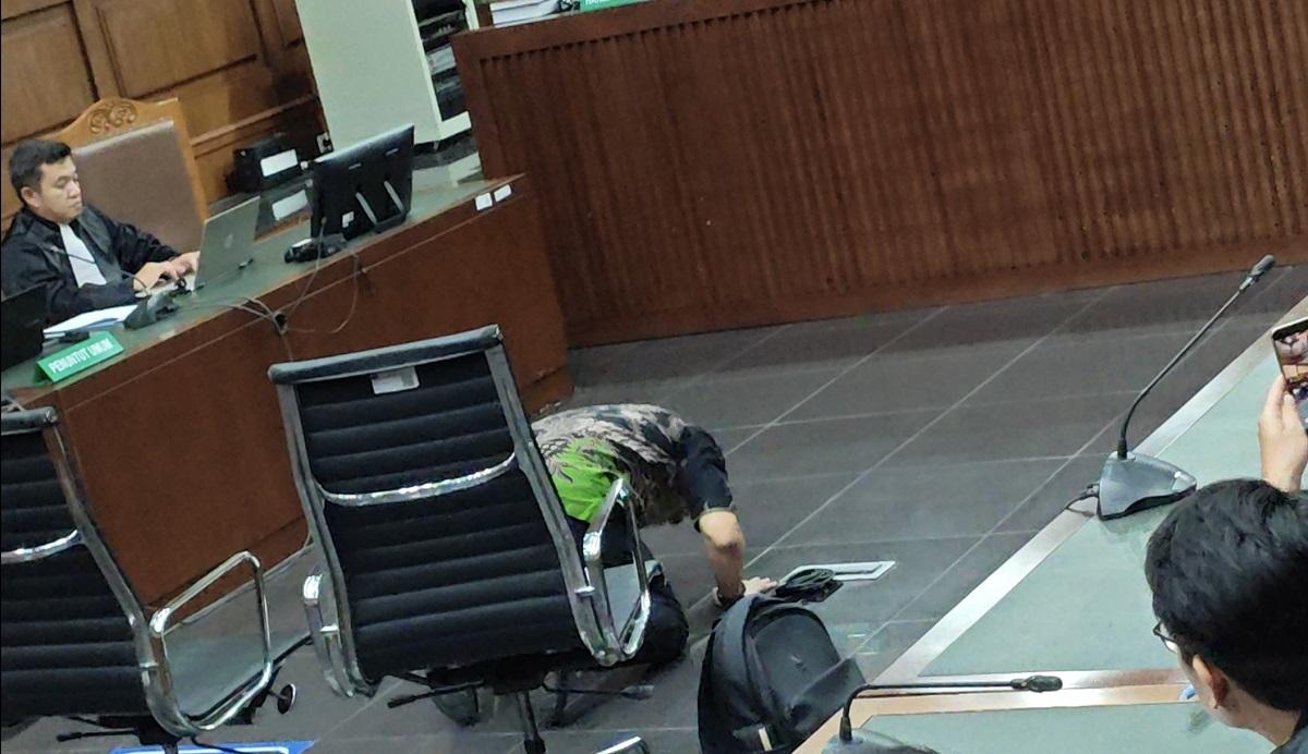 Junaedi Saibih Sujud Syukur, Divonis Bebas Dalam Kasus Suap Vonis Lepas Migor