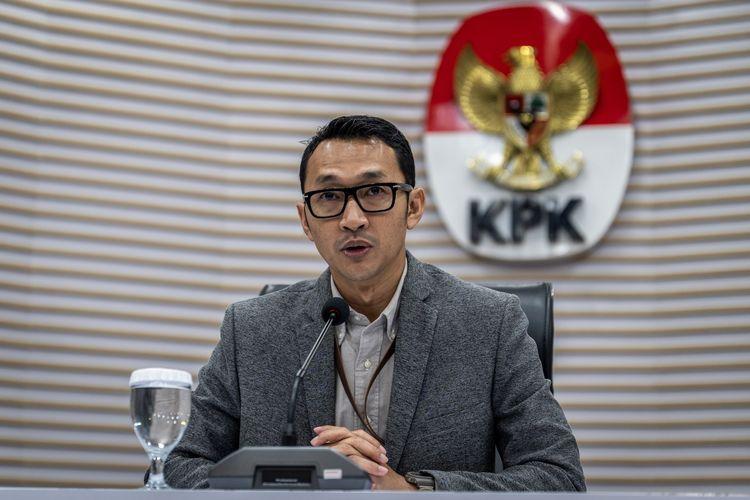 Juru-Bicara-KPK-Budi-Prasetyo-saat-menyampaikan-keterangan-di-Gedung-Merah-Putih-KPK.jpg