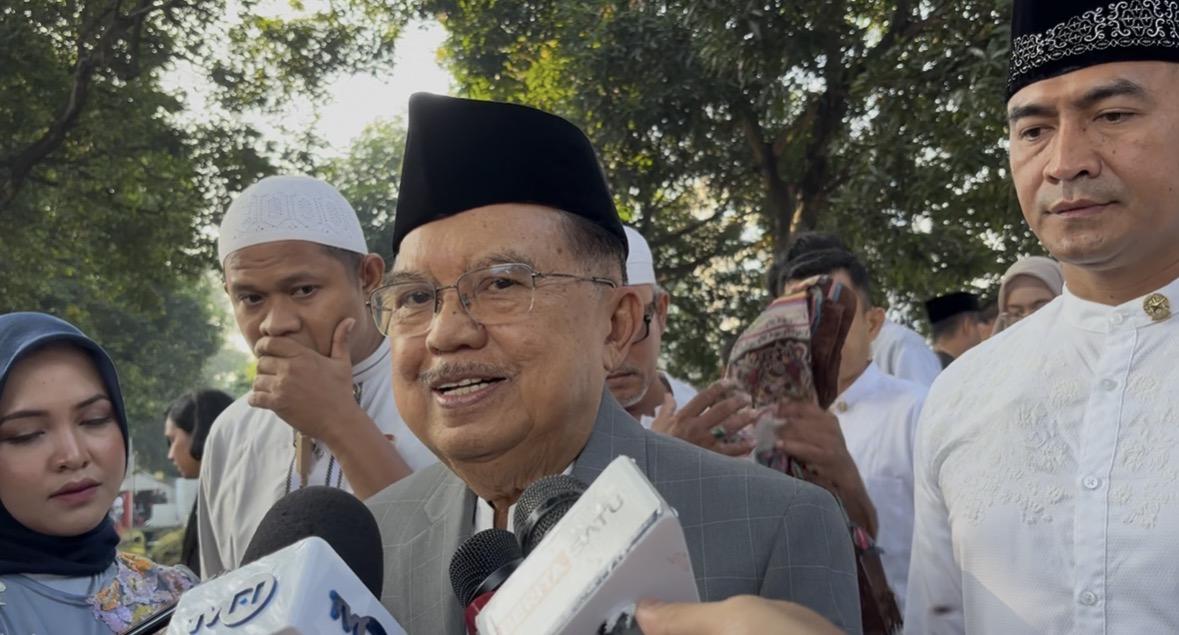 Jusuf-Kalla-JK-usai-melaksanakan-Salat-Iduladha.jpg