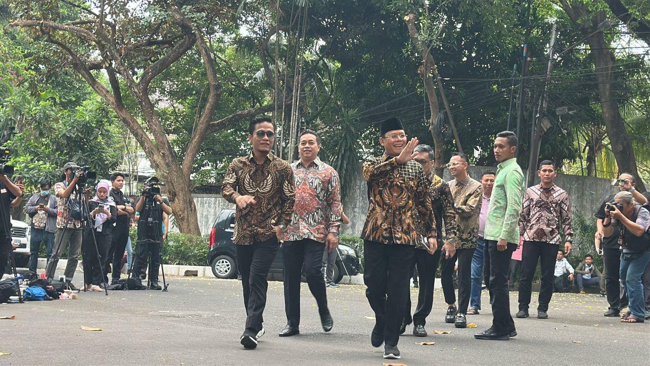 KH-Miftah-Maulana-Habiburrahman-Gus-Miftah-mendatangi-kediaman-Prabowo-Subianto-di-Kertanegara.jpg