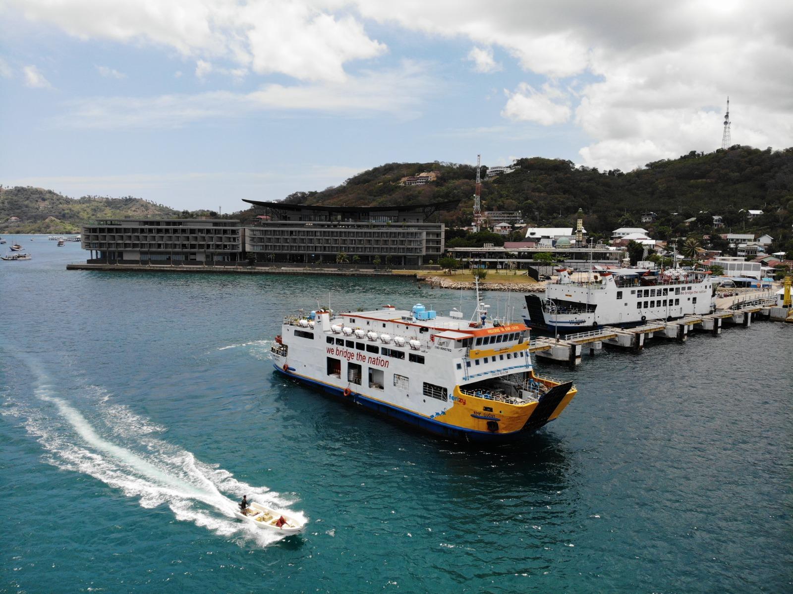 KMP-Cucut-di-lintasan-Sape-Labuan-Bajo.jpg