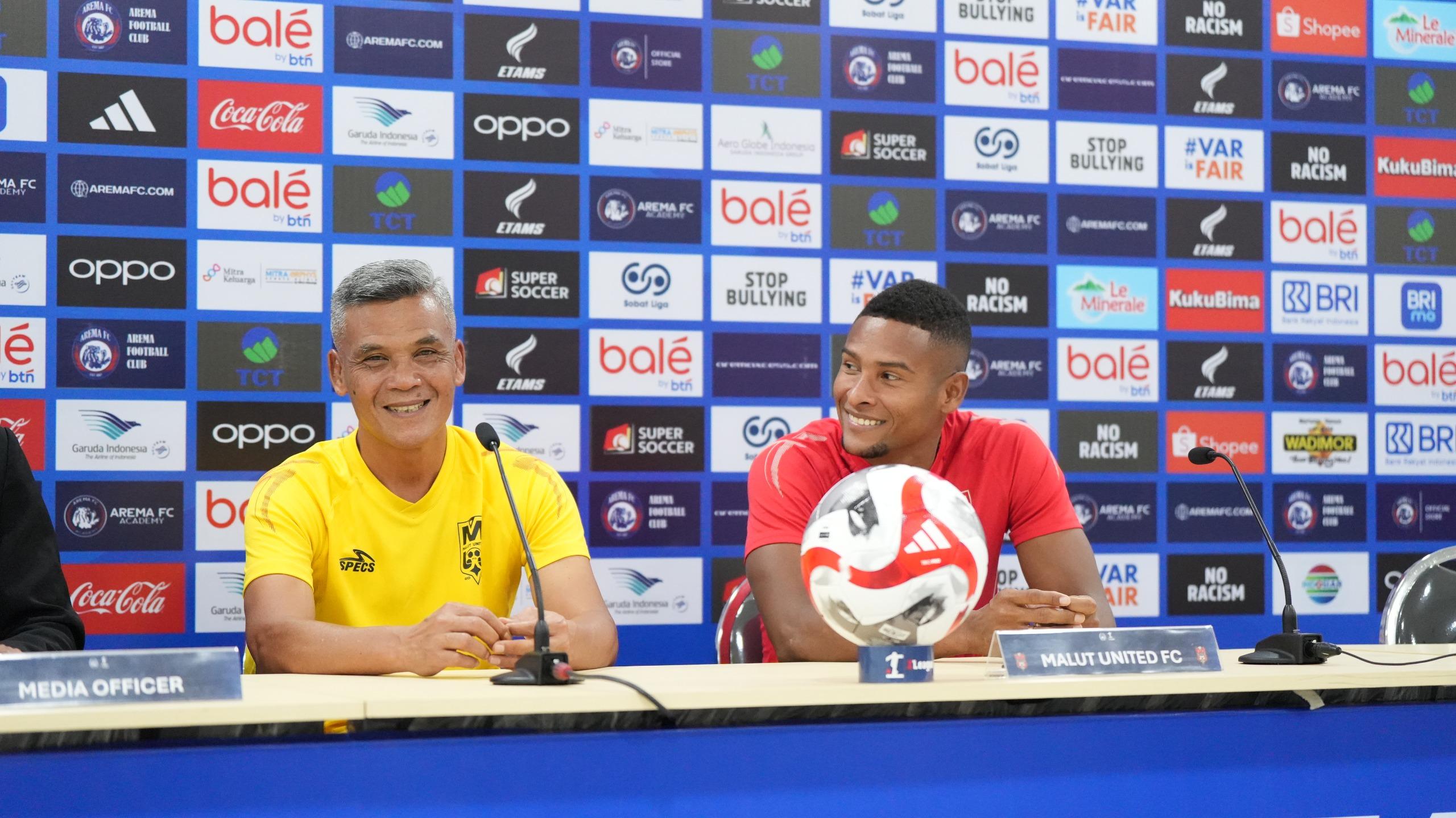 Jelang Laga Kontra Arema FC, Para Pemain Malut United Gelar Doa Bersama di Pintu 13 Kanjuruhan