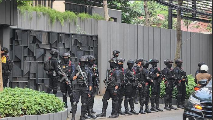 KPK-Geledah-Rumah-Silmy-Karim_3.jpg