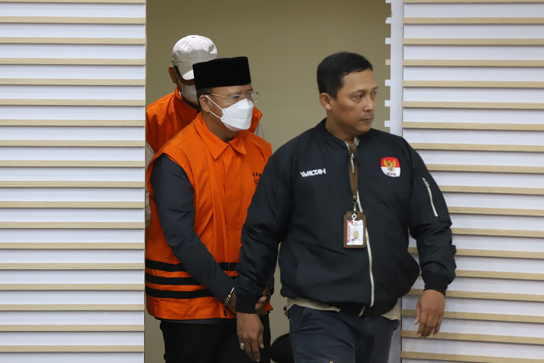 KPK-Tetapkan-Tersangka-OTT-di-Pemprov-Bengkulu_20241125_001433.jpg