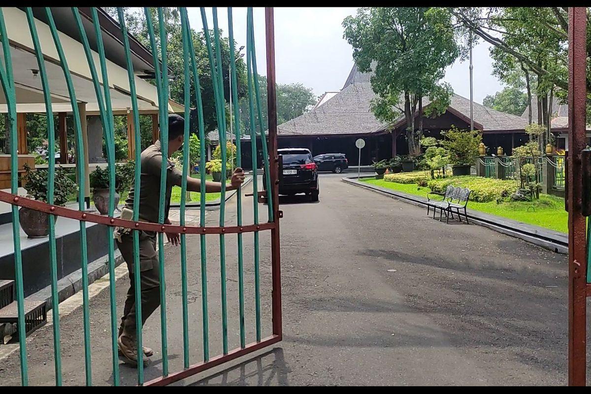 KPK-menggeledah-rumah-dinas-Bupati-Tulungagung-Gatut-Sunu-Wibowo.jpg