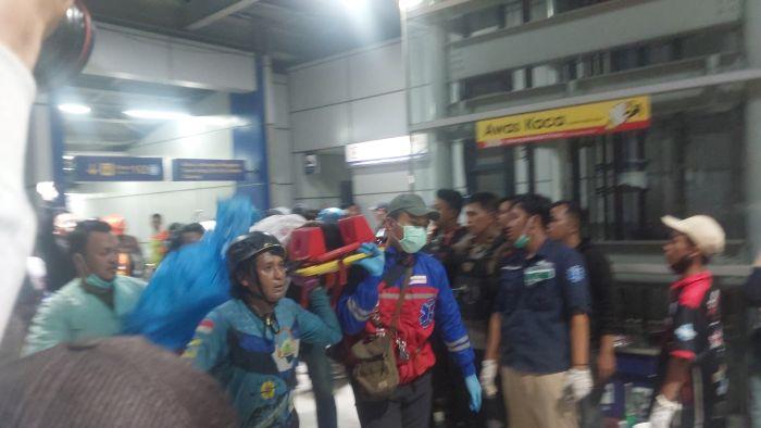 Korban Tabrakan KA Argo Bromo Vs KRL Dievakuasi ke RSUD Bekasi