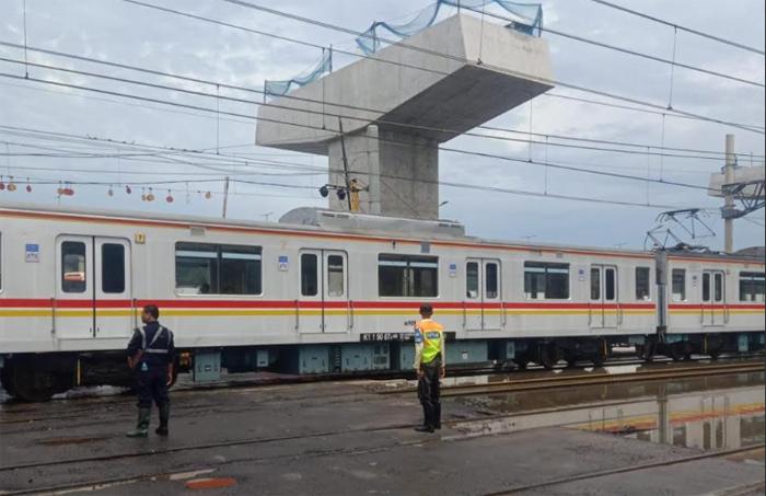 KRL-di-Tanjung-Priok-Imbas-Banjir.jpg