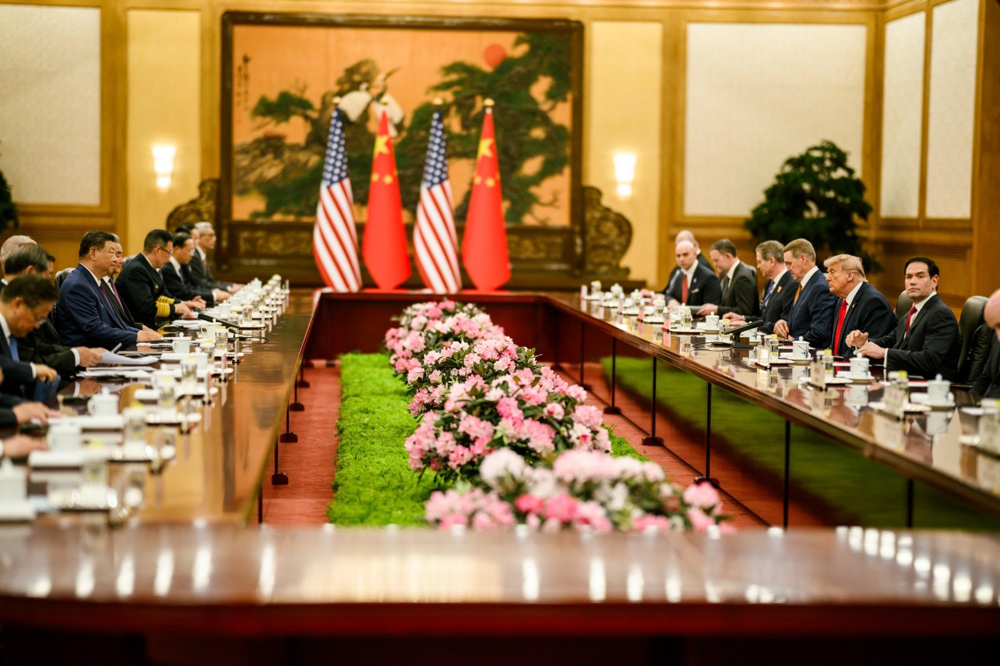 KTT CHINA-AS - Presiden AS Donald Trump berpartisipasi dalam pertemuan bilateral dengan Presiden China Xi Jinping Kamis, 14 Mei 2026, di Balai Besar Rakyat di Beijing, China. (Foto Resmi Gedung Putih)