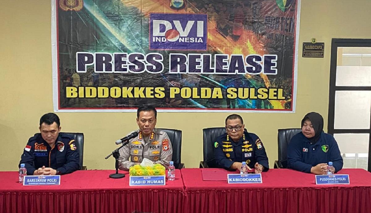 Kabid-Humas-Polda-Sulsel-Kombes-Didik-Supranoto-bersama-Tim-DVI-Polri.jpg
