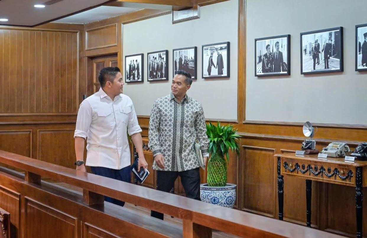 Kadin-ke-kantor-Seskab-Teddy-OK.jpg