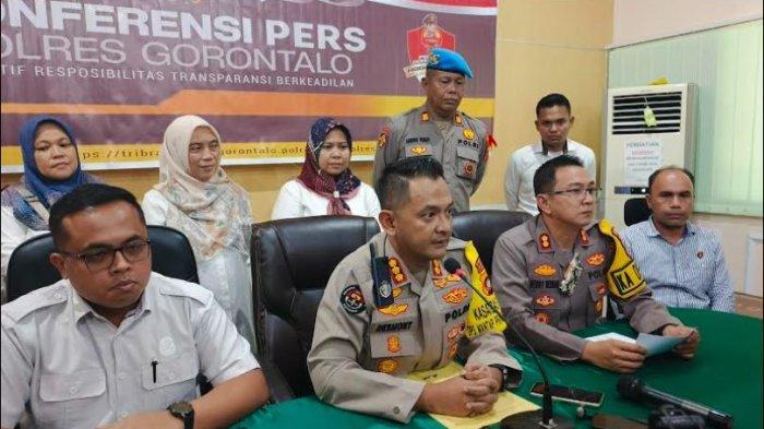 Kapolres-Gorontalo-AKBP-Deddy-Herman-dalam-konferensi-pers-kasus.jpg