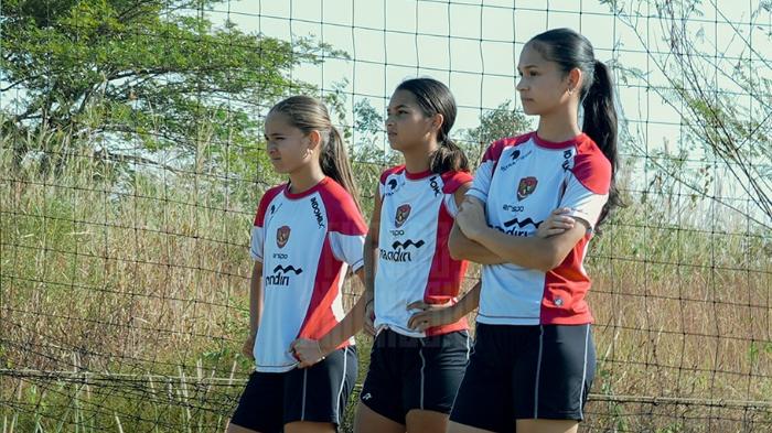 Katarina-Stalin-Estella-Lopatty-Noa-Leatomu-Timnas-Putri-Indonesia.jpg