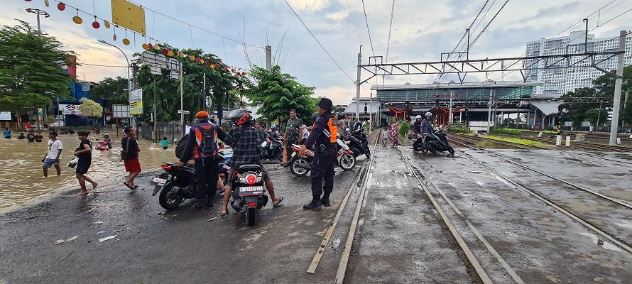 Kebanjiran-stasiun-Bekasi-Jawa-Barat.jpg