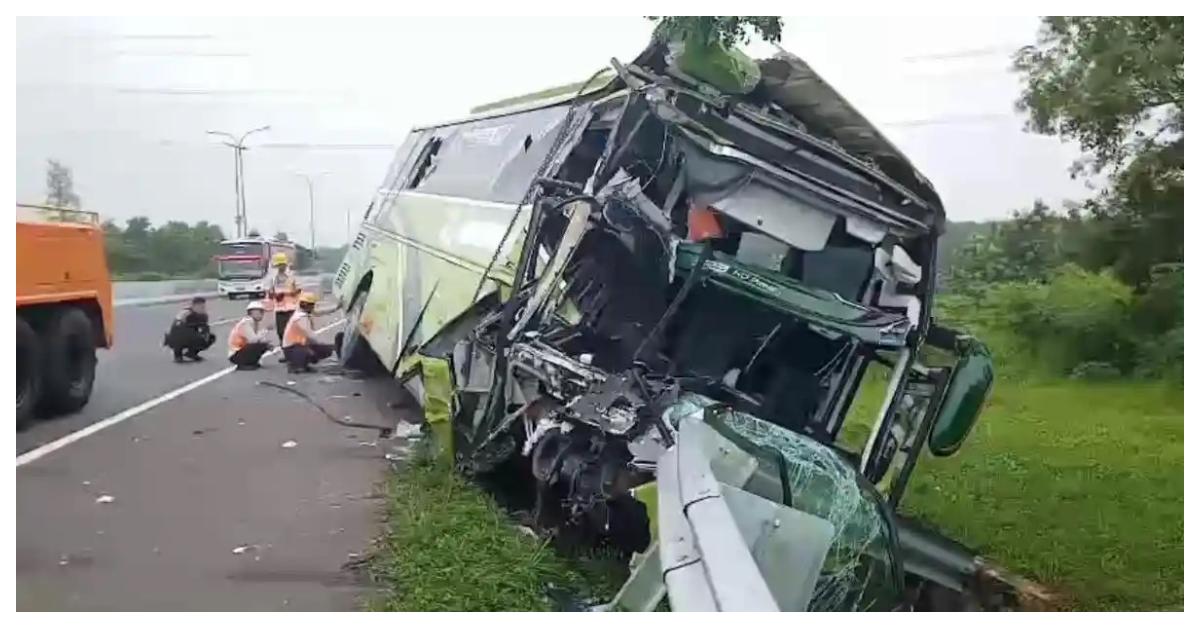 Kecelakaan di Tol Cipali Terjadi Lagi, Bus 65 Penumpang Tabrak Truk, 28 Orang Terluka