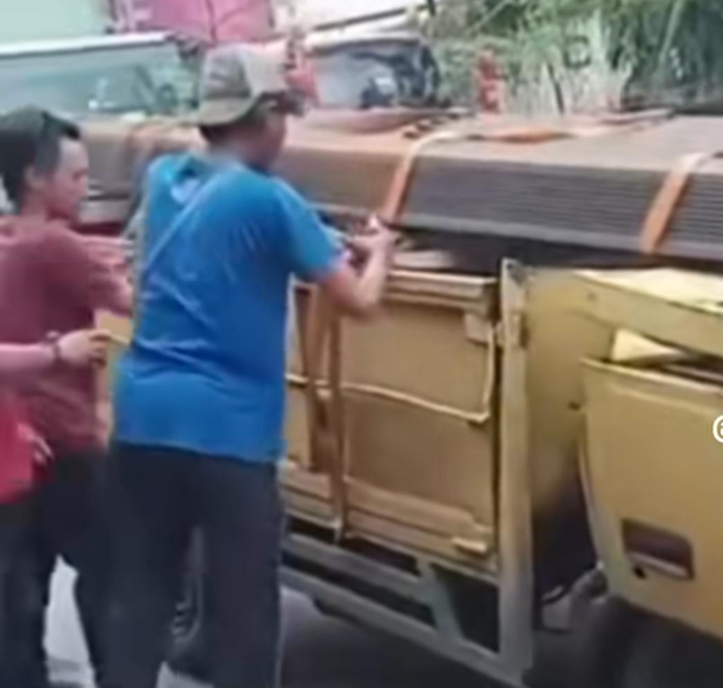 Dua Orang Tewas dalam Kecelakaan Maut di Jalan Cakung–Cilincing, Muatan Besi Timpa Kabin Truk