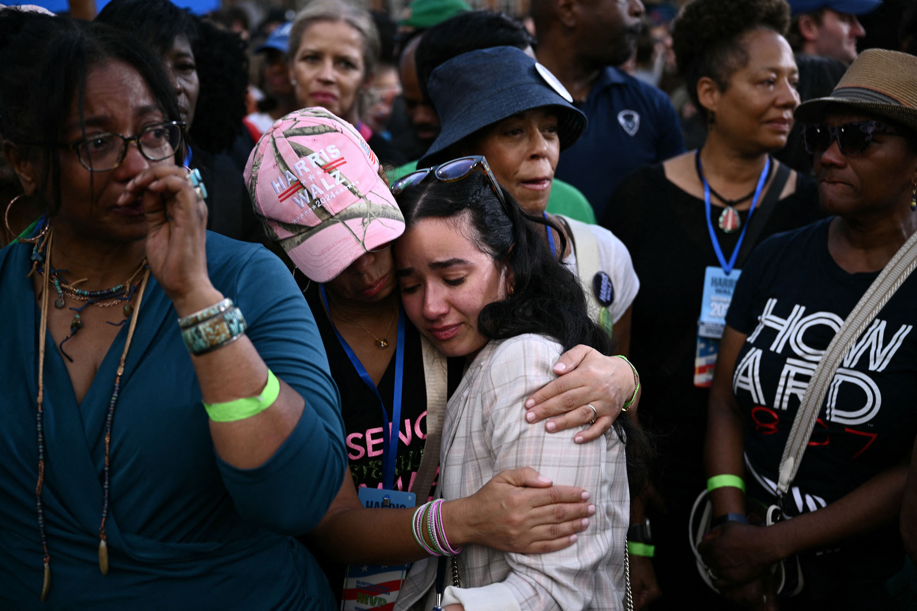 Kecewanya-Pendukung-Kamala-Harris-Kalah-dari-Donald-Trump_20241107_084850.jpg