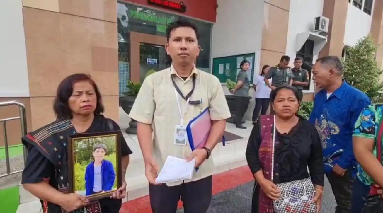 Keluarga-yang-Anaknya-Dibunuh-TNI.jpg