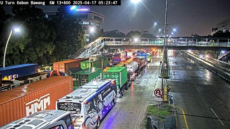 Kemacetan-parah-terjadi-sekitar-Tanjung-Priok-terjadi-sejak-malam-hari.jpg