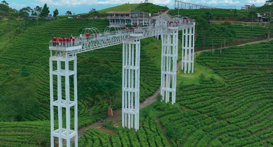 Kemuning-Sky-Hills-satu-tempat-wisata-populer-di-Karanganyar-Jawa-Tengah.jpg
