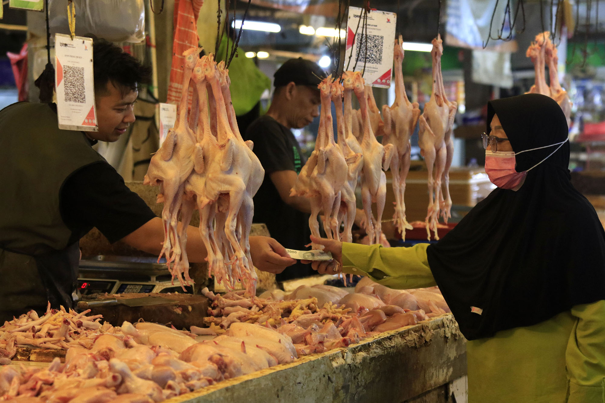Kenaikan-Harga-Daging-Ayam-Potong-di-Pasar-Kosambi-Bandung_20250916_095230.jpg