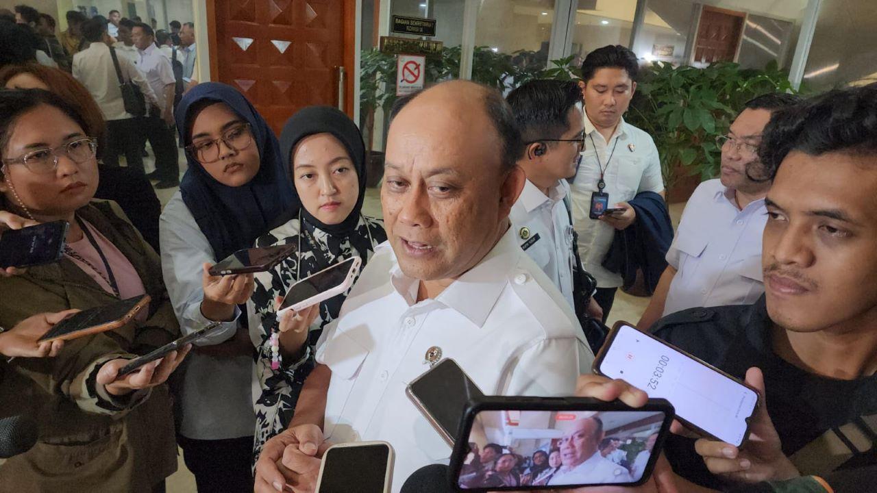 Kepala-Badan-Gizi-Nasional-BGN-Dadan-Hindayana-di-DPR-Senayan.jpg