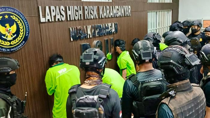 Kerusuhan-Lapas-Muara-Beliti-56-Napi-Dipindah-ke-Lapas-Super-Maximum-Security-di-Nusakambangan.jpg