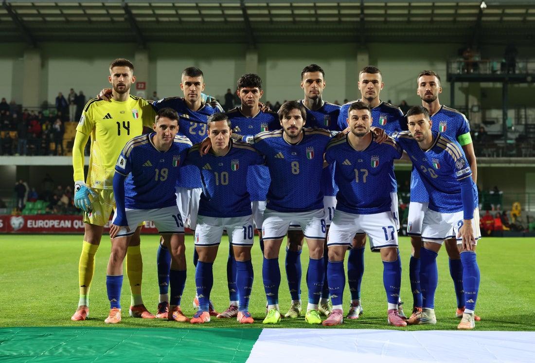 Kesebelasan-Timnas-Italia-melakukan-foto-bersama-sebelum-melawan-Moldova.jpg
