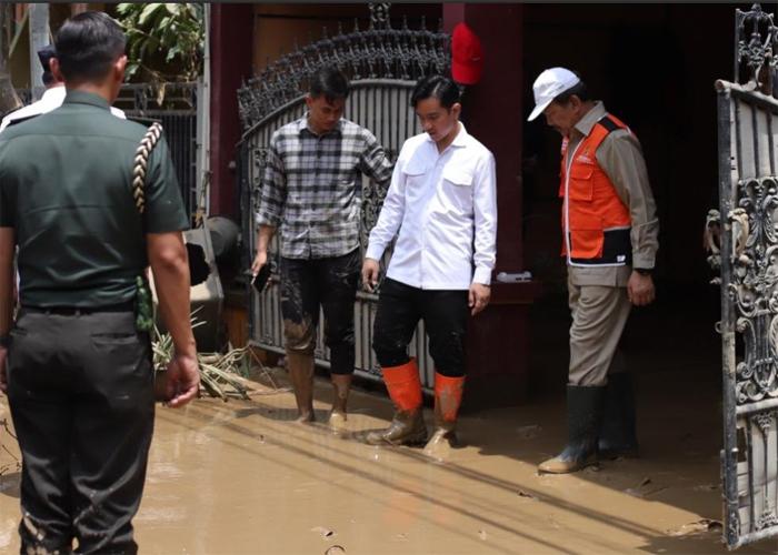 Ketua-Baznas-Noor-Achmad-Gibran-Banjir.jpg