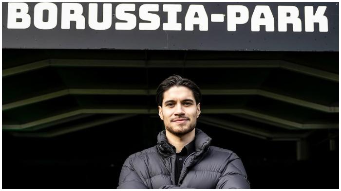 Kevin-Diks-perkenalan-Gladbach.jpg